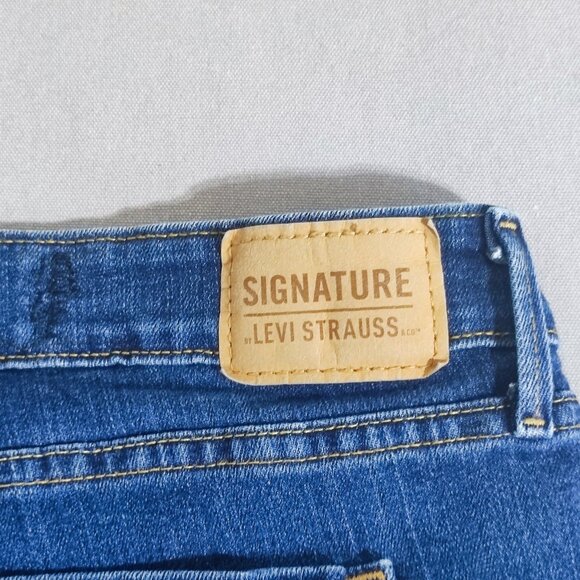 Signature by Levi Strauss jeans women's size 18M denim blue colour straight leg - Picture 5 of 16